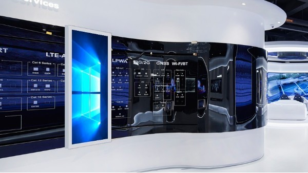 解析：滑轨屏在教育领域的实践应用与面临的挑战有哪些？